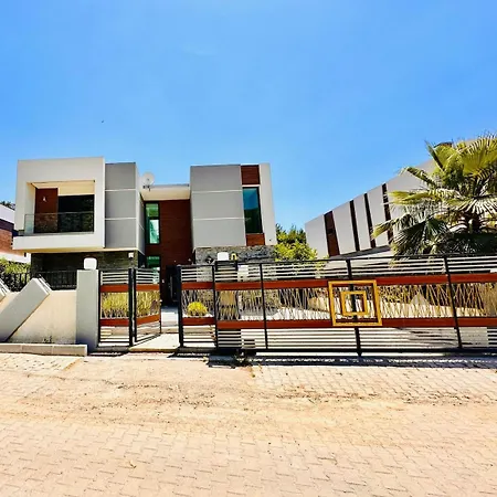 Vilă Luxury Swan 5 With Private Pool