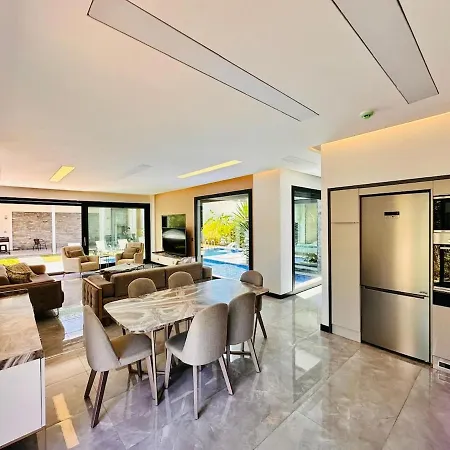 Villa Luxury Swan 5 With Private Pool