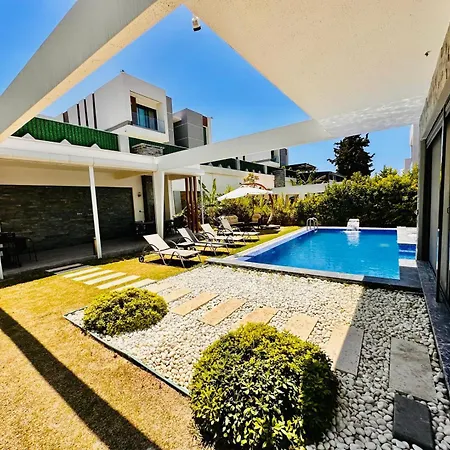 Luxury Swan 5 With Private Pool