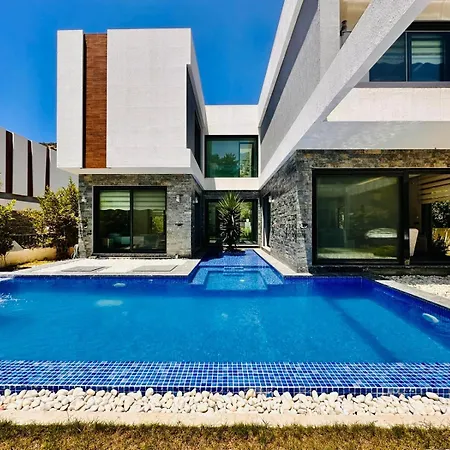 Luxury Swan 5 With Private Pool Kusadasi