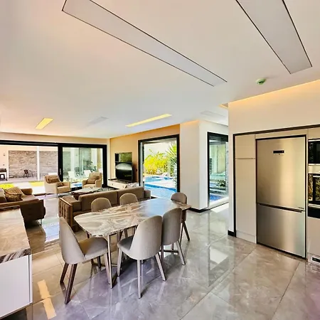 Luxury Swan 5 With Private Pool