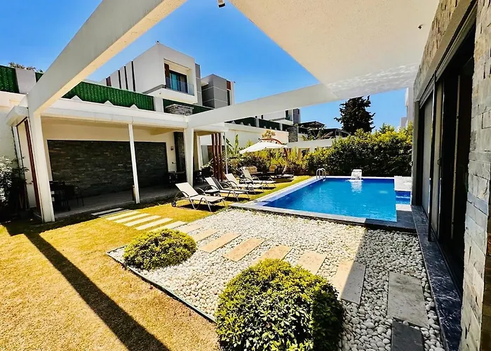 Luxury Swan 5 With Private Pool *