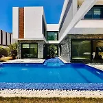 Luxury Swan 5 With Private Pool 쿠사다시