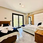 빌라 Luxury Swan 5 With Private Pool