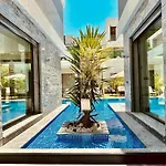 빌라 Luxury Swan 5 With Private Pool 쿠사다시