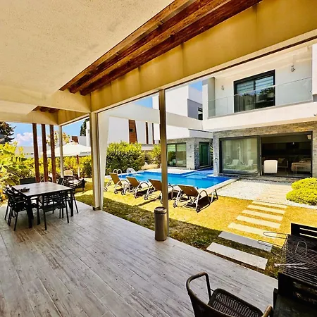Luxury Swan 5 With Private Pool 쿠사다시